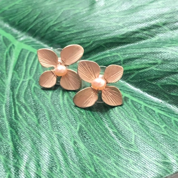 Stud Earrings 2 Pairs Gold Tone Flowers Yellow Rhinestone - Picture 3 of 6